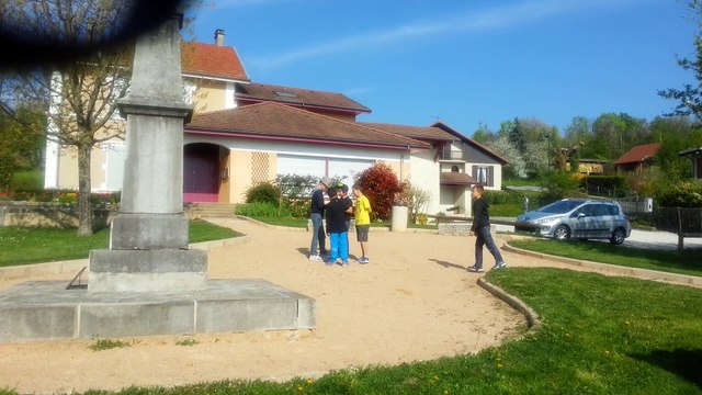 Sur la place du Monument aux morts - Saint Blaise du Buis - Avril 2014