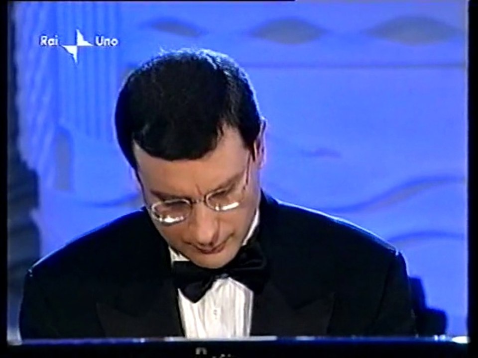 Luigi Nicolini - "A lover's Concerto" (played with 2 pianos)