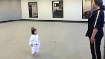 Youtube: ¿Quieres conocer a la karateca más tierna del mundo? (VIDEO)
