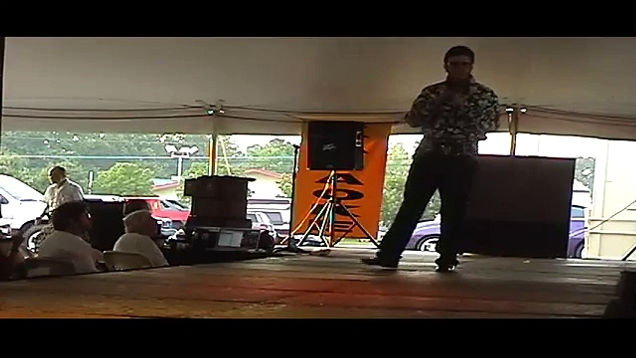 Anthony Hopkins sings Ain't No Big Thing But It's Growing at Elvis Week video