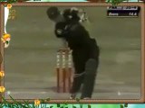 Misbah-ul-Haq hits two HUGE SIXES to Shane Warne -@-  Misbah-ul-Haq Great Sports in Past