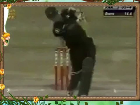 Misbah-ul-Haq hits two HUGE SIXES to Shane Warne -@- Misbah-ul-Haq Great Sports in Past