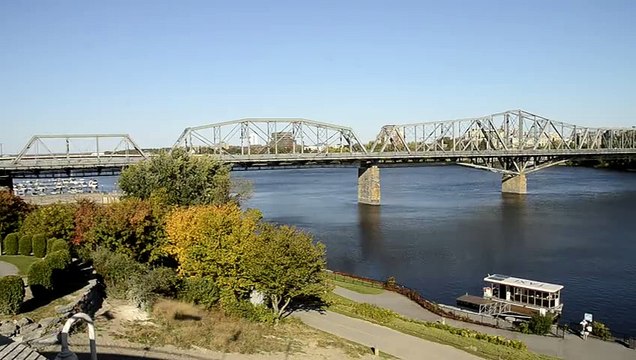 _DSC3476 Ottawa musée des Civilisations, parlement à droite, Château Laurier hôtel à gauche