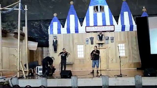 _DSC3499 Ottawa musée des Civilisations, musique dans le grand hall et totems