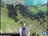 Dunya News - Daredevil in wingsuit flies through Swiss mountains