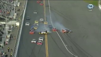 Descargar video: 2015 NASCAR Xfinity Series at Daytona BIG CRASH Smith FLIP