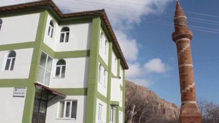 Görev Yaptığı Caminin Hem İmamı Hem Hattatı Oldu