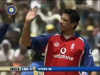 Dhoni being over smart - plays with ice bags