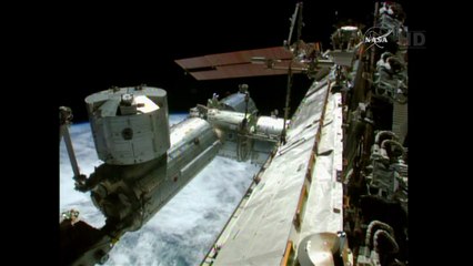 انتهاء مهمة من ثلاث مهمات خارج محطة الفضاء الدولية في مدار الارض