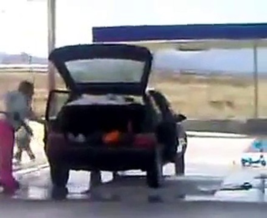 Femeie spala masina pe interior - video Dailymotion