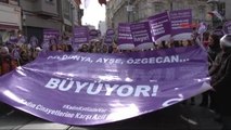 Beyoğlu'nda Yüzlerce Kadın Özgecan Aslan İçin Yürüdü...