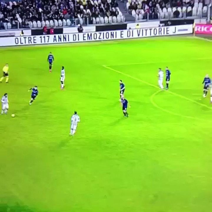 Chef d'œuvre de Pirlo : Superbe frappe téléguidée pleine lucarne, d'une pureté & facilité