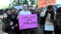 Des dizaines d'hommes turcs en jupe se sont rassemblés samedi 21 février sur une grande avenue d'Istiklal à Istanbul pour protester contre les violences faites aux femmes