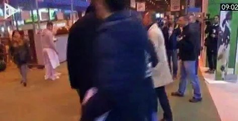 Hollande expulse un paysan du cortège - L. Pinatel plaqué au sol au Salon de l'Agriculture