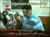 معجزة رهيبه على يد ابونا مكارى يونان اعمى يبصر15-10-2010