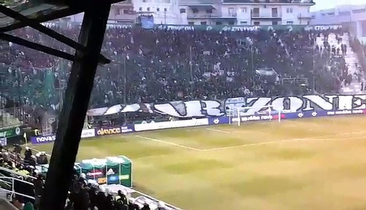 Οι φίλοι του Παναθηναϊκού λίγο πριν τη σέντρα