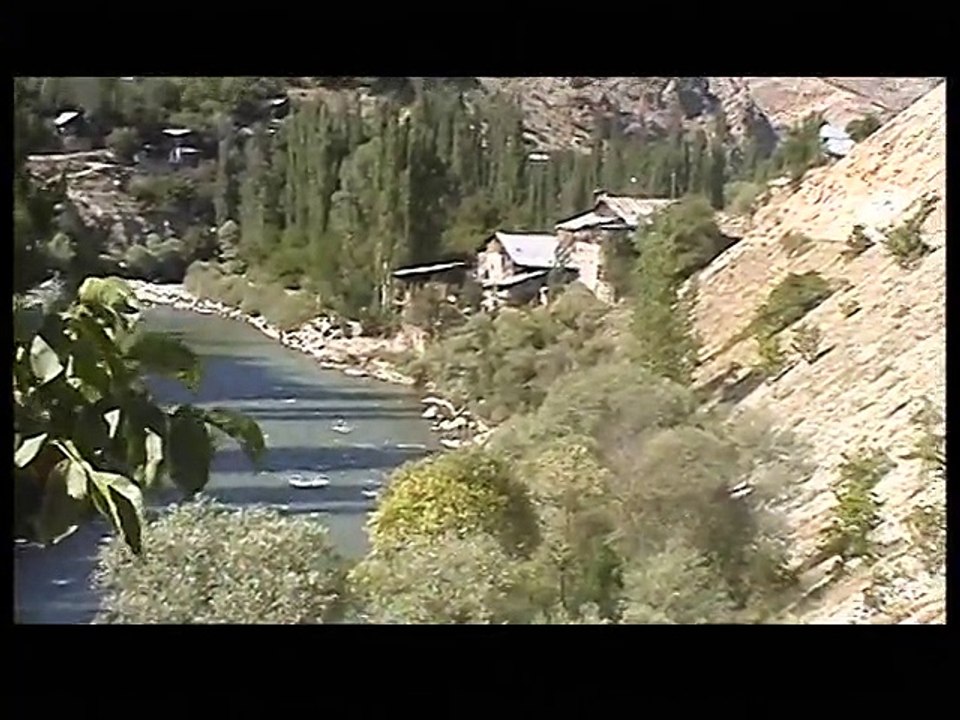 İspir Çoruh nehri Bahçeli köyü mezarlığı