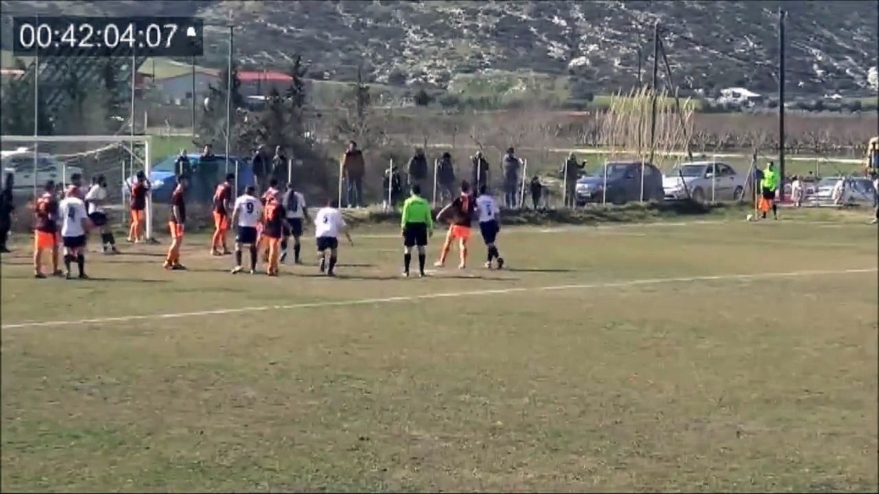 Magnifique ciseau retourné sur corner ( Grèce - Erjon Hysaj pour l'AO Skopelos)