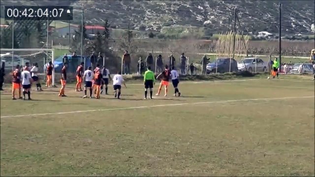 Magnifique ciseau retourné sur corner ( Grèce - Erjon Hysaj pour l'AO Skopelos)