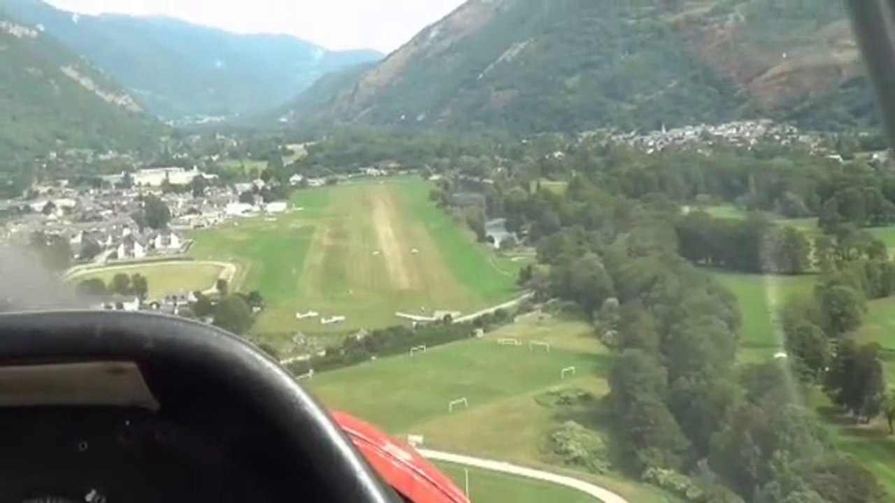 Survol de Bagnères-de-Luchon en avion
