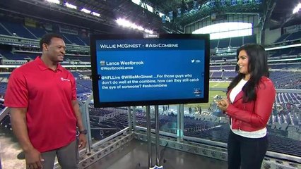 Willie McGinest visits the Social Media Command Center