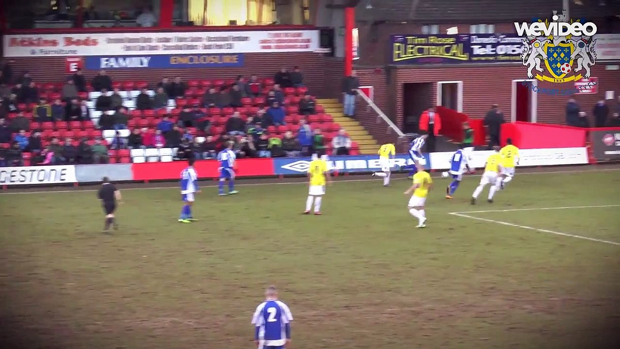 Insólito: realiza llave de lucha libre a rival en pleno partido