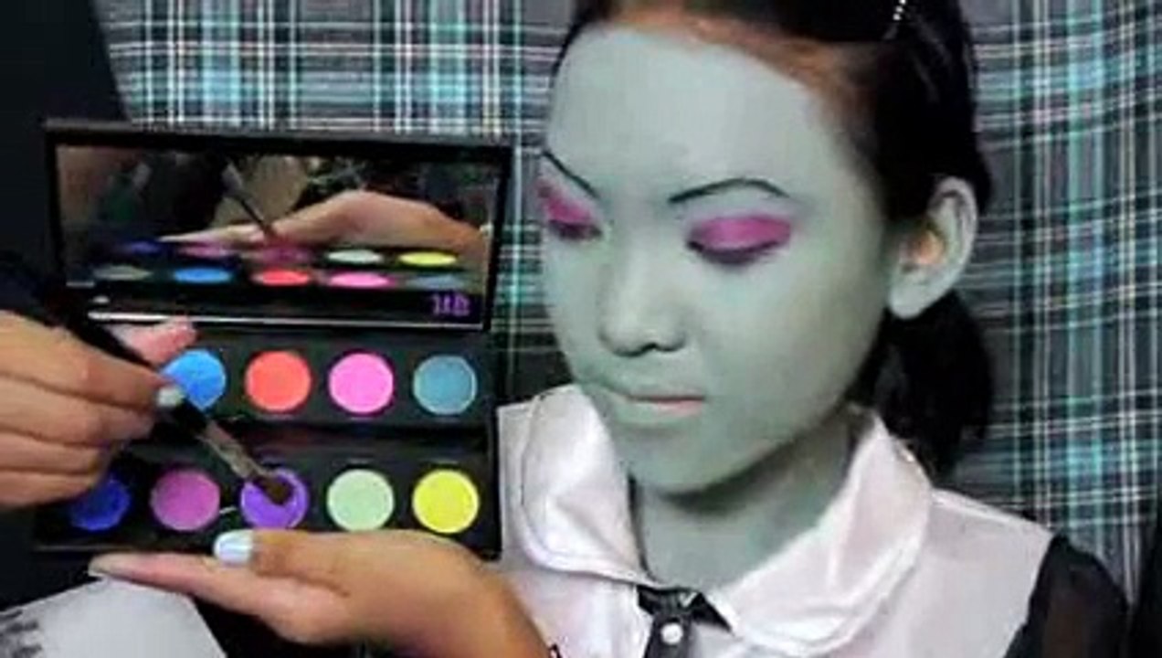 13 yr old does Frankie Stein Makeup Tutorial ♥