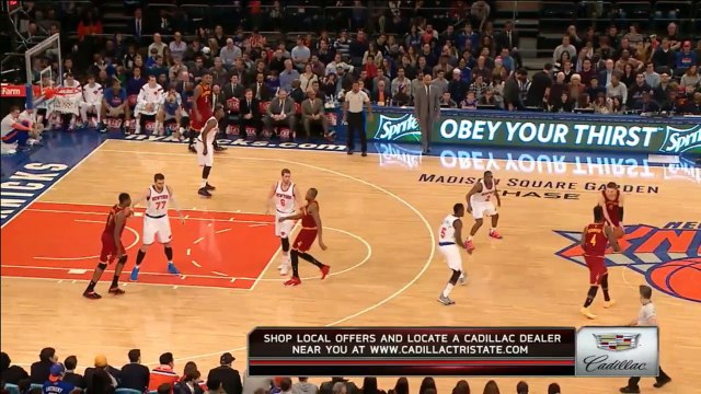 L'énorme alley-oop pump arrière de Jr Smith