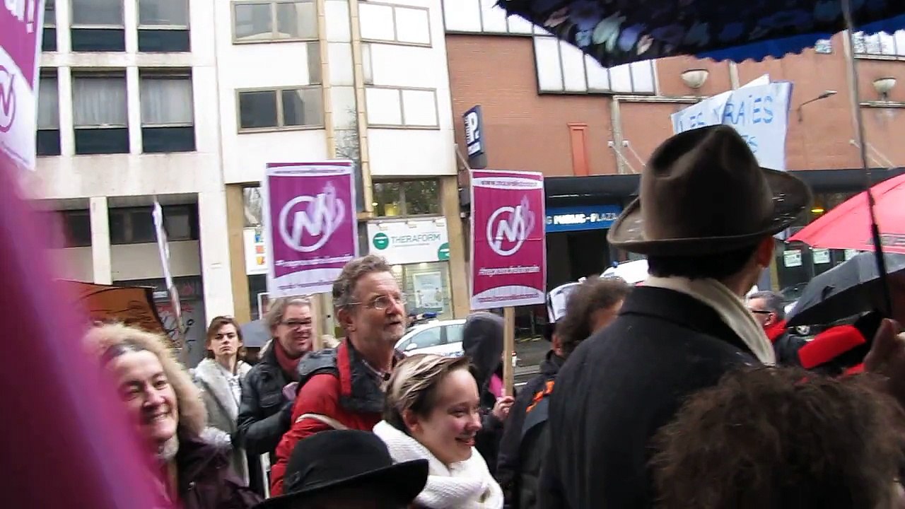20 Février 2015 Action Nouvelle Donne / ATTAC devant HSBC à LILLE Vidéo 2