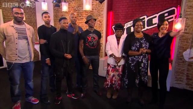 парень поет в разных тембрах! очень красивый и весьма необычный голос!