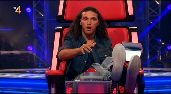 парень перепел самого Боба Марли!!! просто нереальный голос!!! Redemption Song голос Голландии