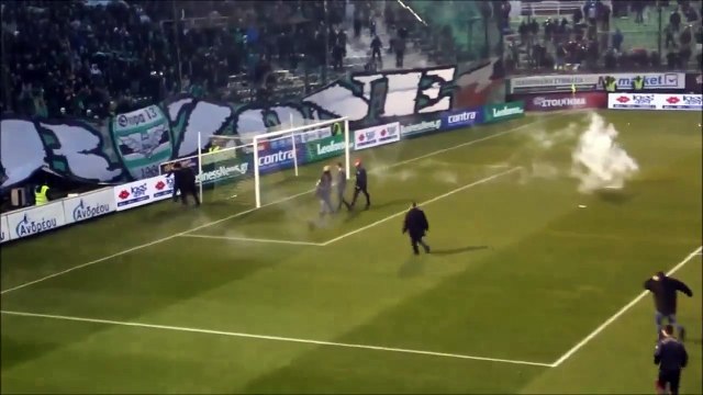 Hinchas de Panathinaikos invadieron campo antes de derbi griego