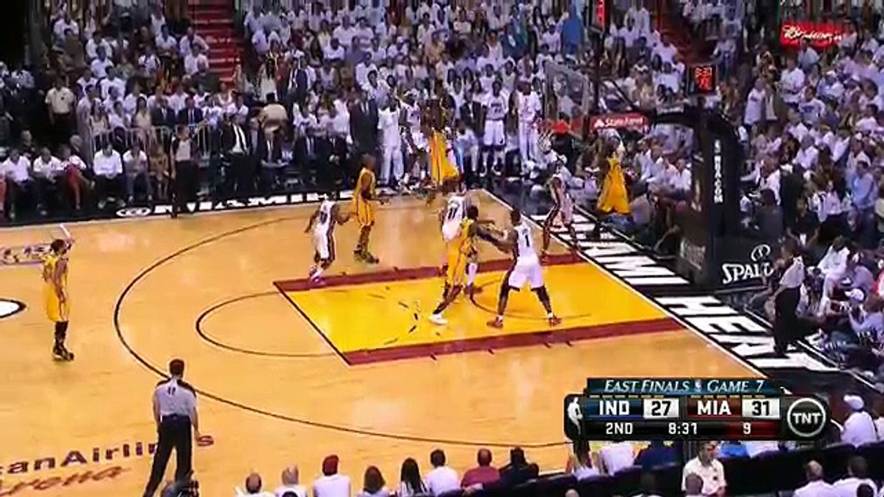LeBron James' Sky-High Alley-Oop slam dunk!