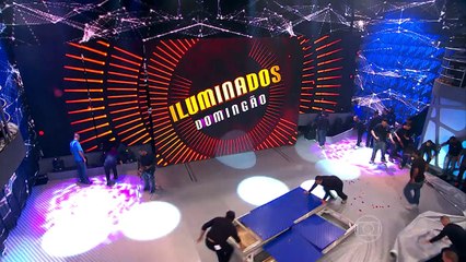 OS ILUMINADOS - Mudança de cenário no Domingão - Agilidade da equipe para montar o palco de Os Iluminados - Domingão do Faustão 22-02-2015