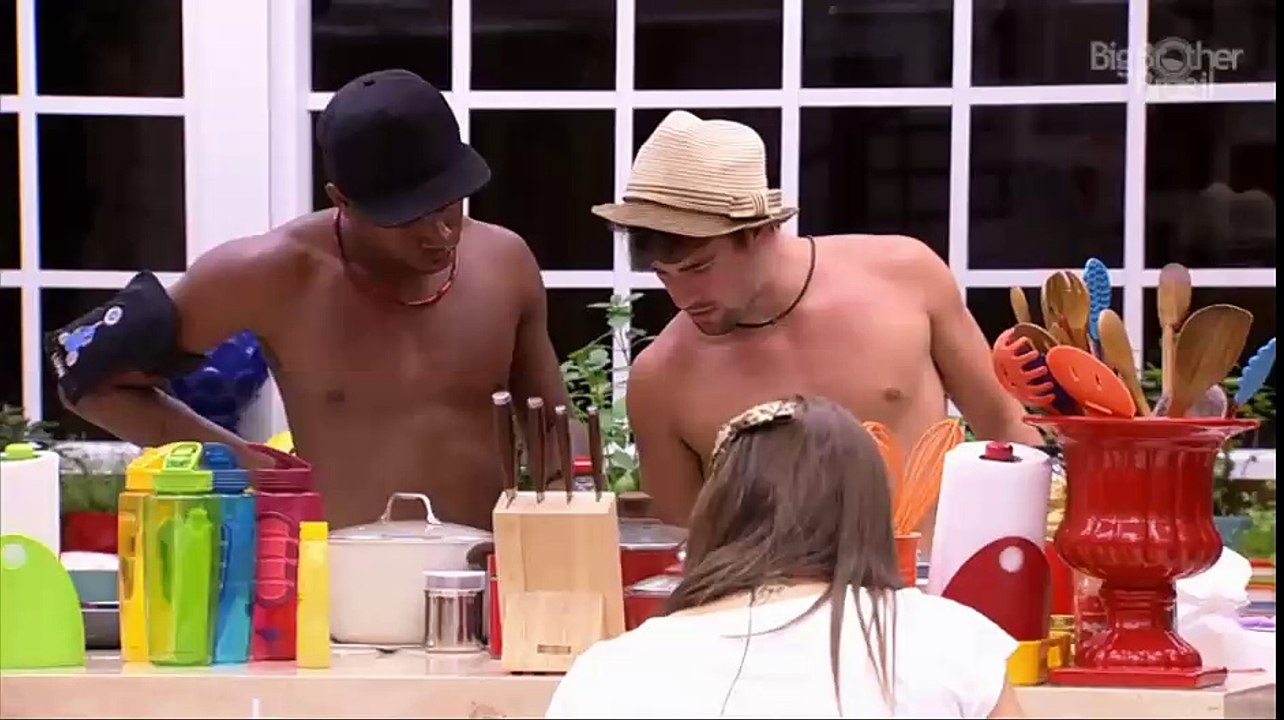 Tamanda na cozinha e chega o cooler 23/02