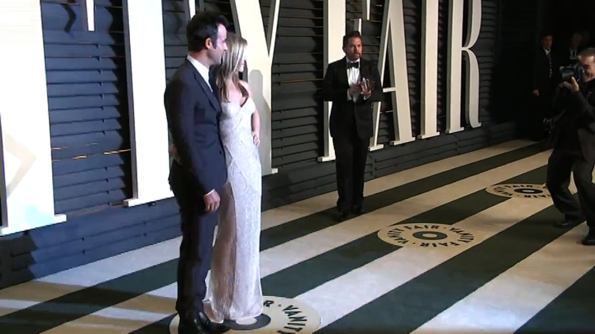 ⁣Jennifer Aniston and Justin Theroux look loved up at Oscars