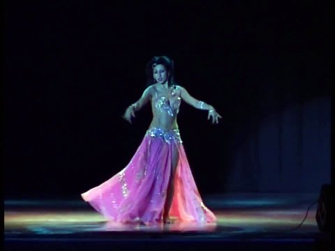 Amira Abdi - lyrical oriental dance to the song Law hobna ghalta by Wael Kfoury