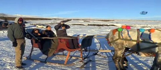 Gölde atlı kızak keyfi