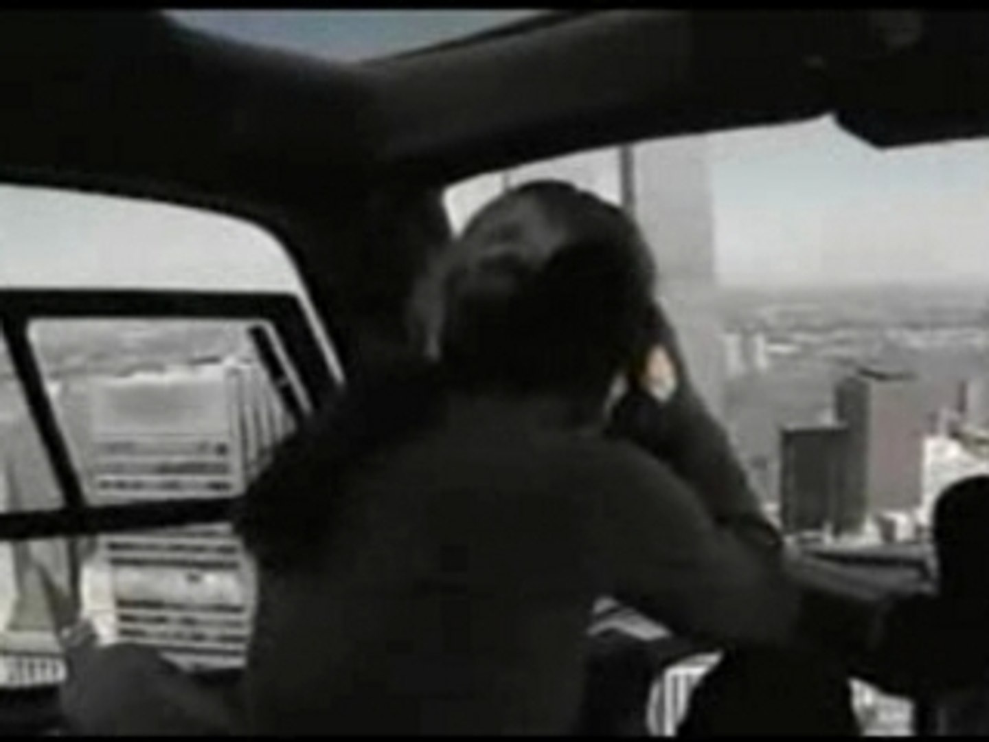 Un elicottero filma un ufo al WTC..