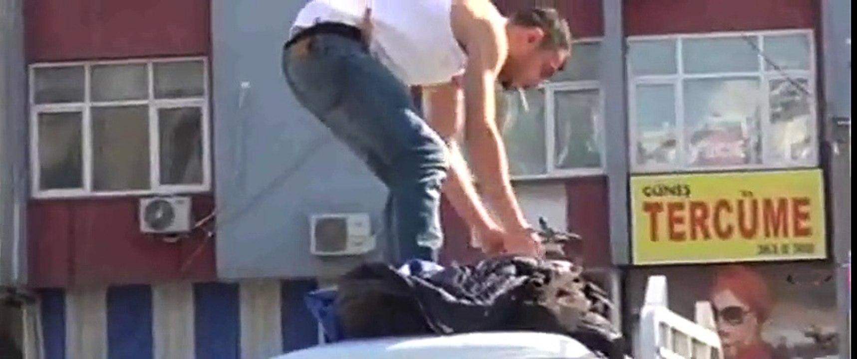 Özgecan eylemi yapıyorum dedi, kolunu yaktı