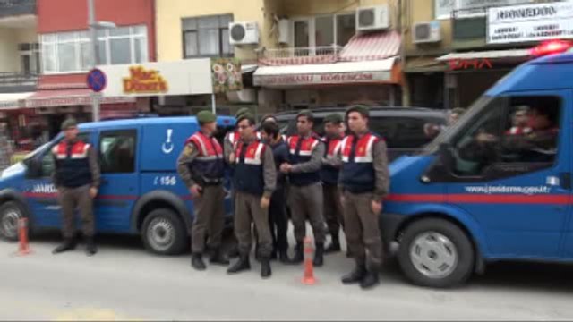 Kocaeli Kesik El Cinayetinde Gözaltına Alınan 5 Şüpheli Kocaeli Adliyesi'ne Sevk Edildi