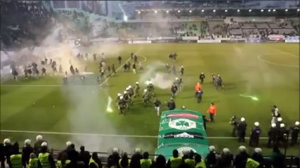 Les ultras du Panathinaikos se déchaînent contre les joueurs de l'Olympiakos