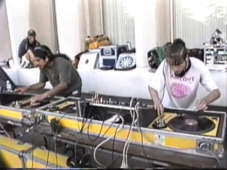 Trevor x Daniel of Moontribe on the 2x4 - Deep Funky Trance