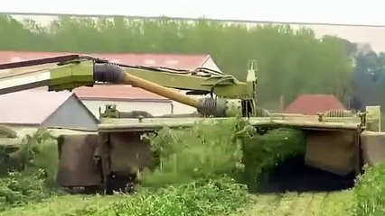 Devasa BiçerDöverler Devasa Traktörler