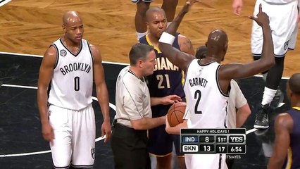 Kevin Garnett provoque une technique de David West en lui soufflant dans l’oreille