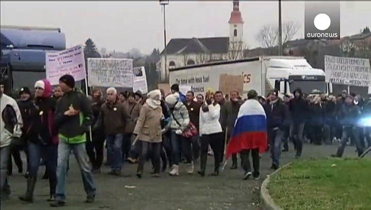 عمال يتظاهرون في سلوفينيا ضد دفع ضريبة مضاعفة