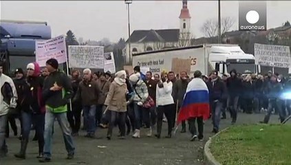 عمال يتظاهرون في سلوفينيا ضد دفع ضريبة مضاعفة