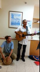 הופעת התנדבות שירה בציבור עם קובי הדר