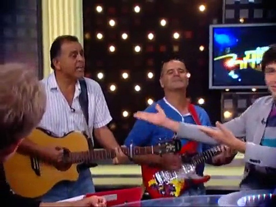 מופע שנות השישים + שירה בציבור קריוקי וריקודים עם קובי הדר