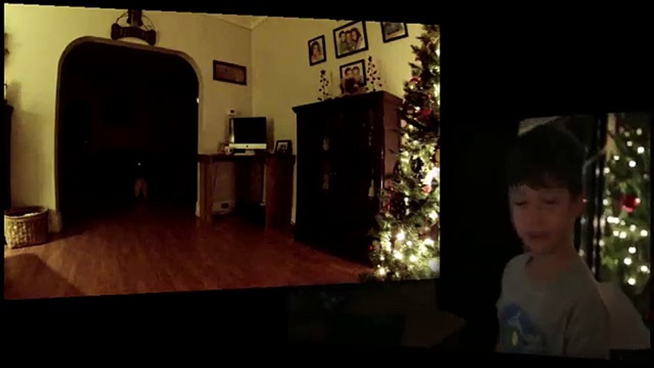 la caméra filme le père noël